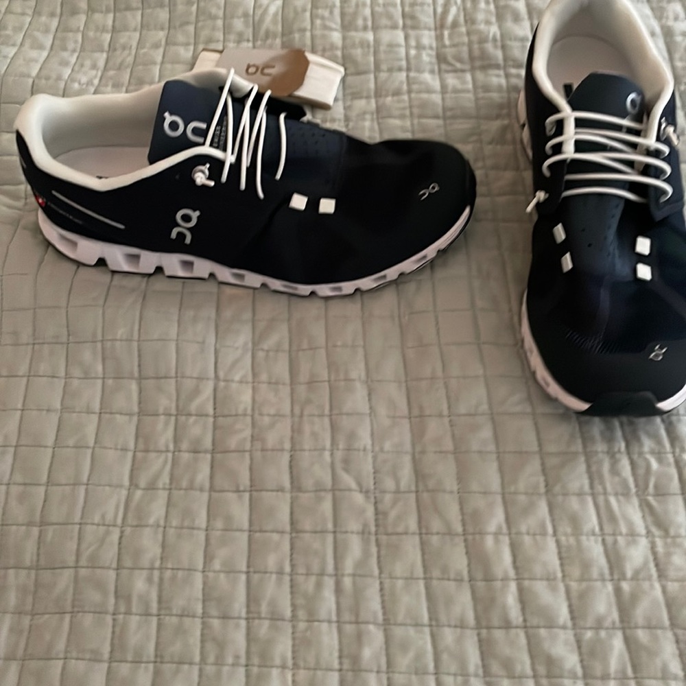 ON cloud runners brand new wIthout tags